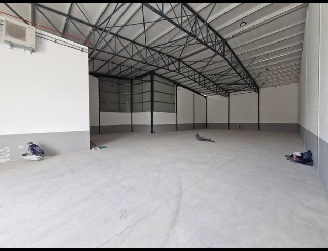 654M² WAREHOUSE TO LET IN STIKLAND INDUSTRIAL